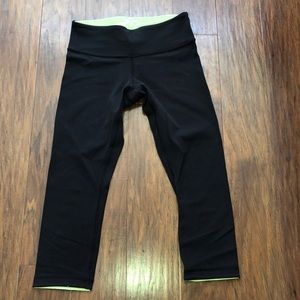 Lululemon reversible crop leggings!